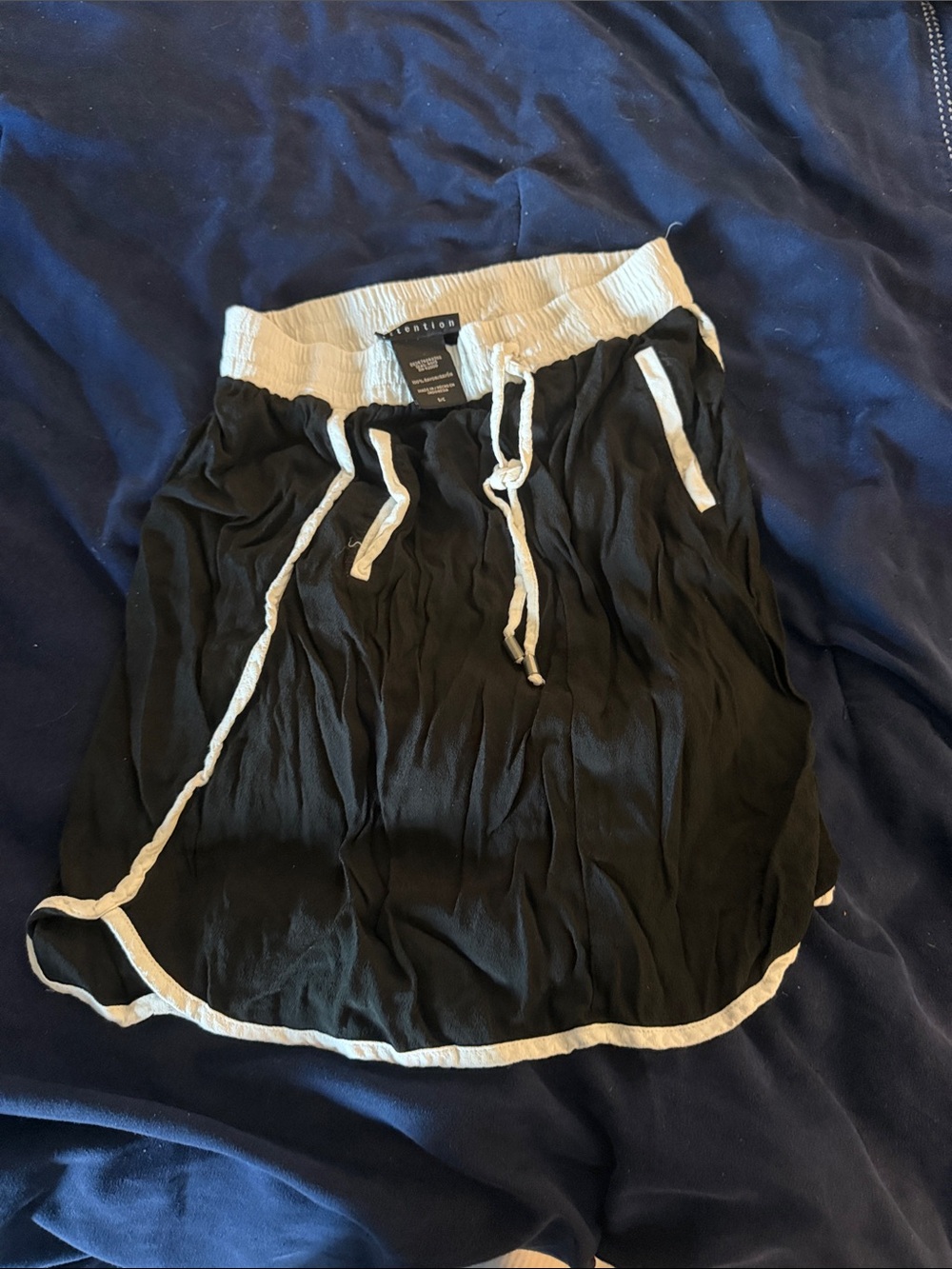Black and Cream Drawstring Waist shorts - Picture 4 of 7